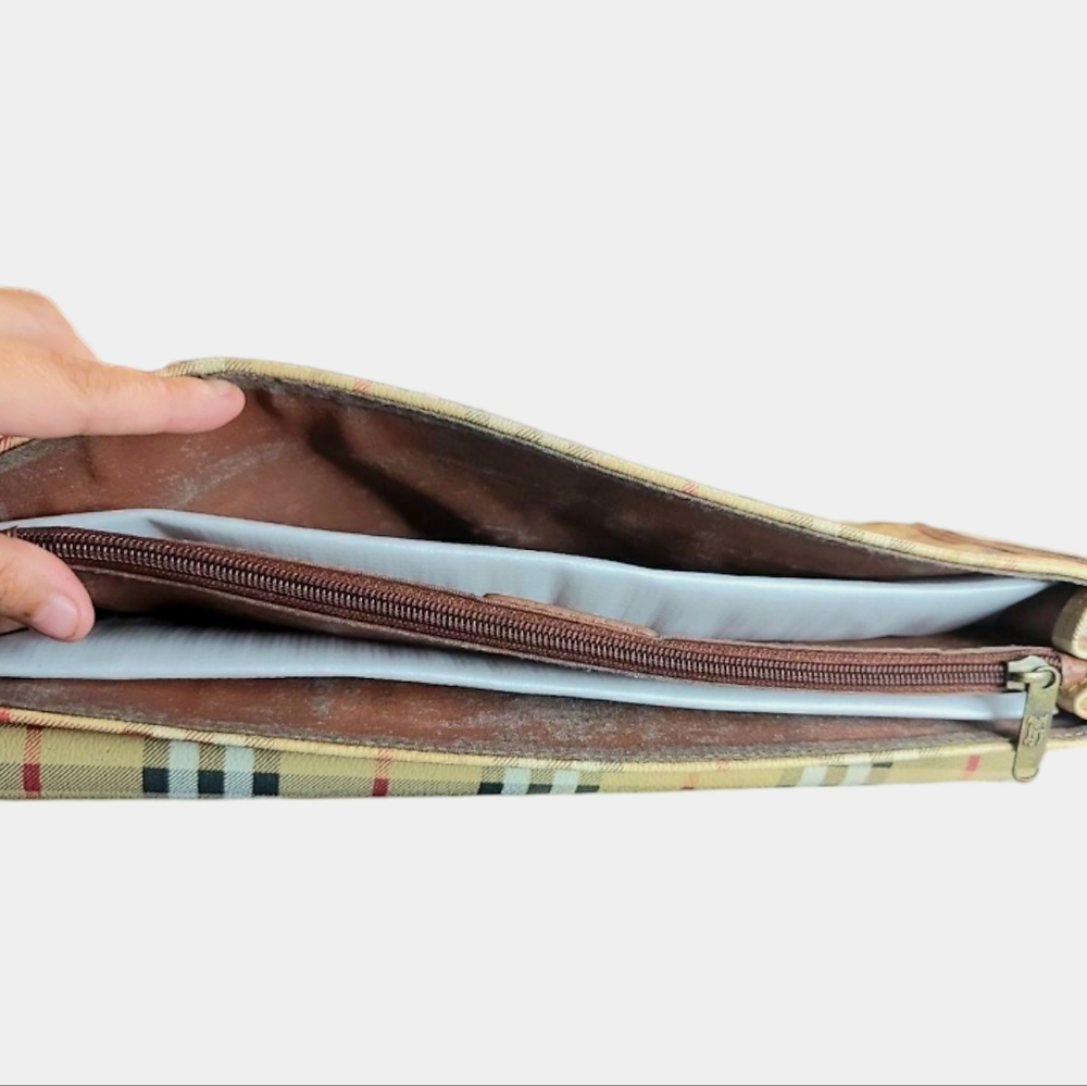 BURBERRY VINTAGE NOVACHECK CLUTCH OR TAB  HOLDER POUCH EUC - Picture 12 of 13